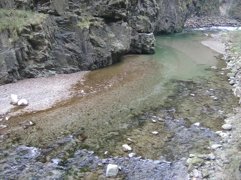 Fly fishing in the Talvera gorge near Sill